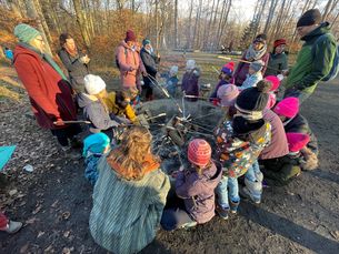 Familiengruppe Lagerfeuer